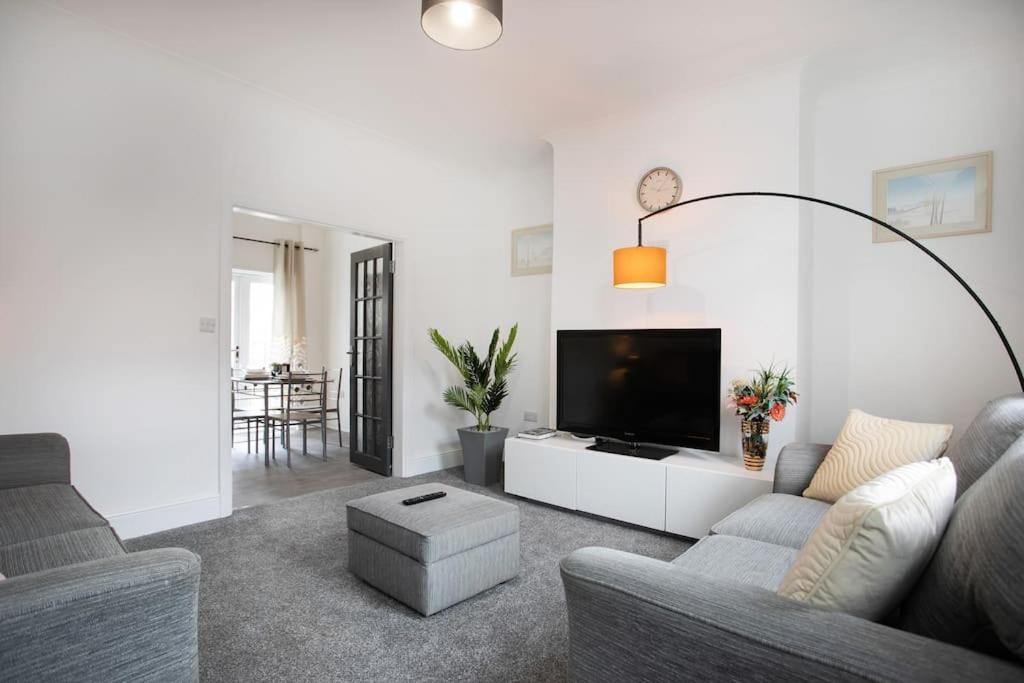הוילה Cudworth House, Barnsley For Contractors & Families, Free Parking, High Speed Wifi Etc מראה חיצוני תמונה