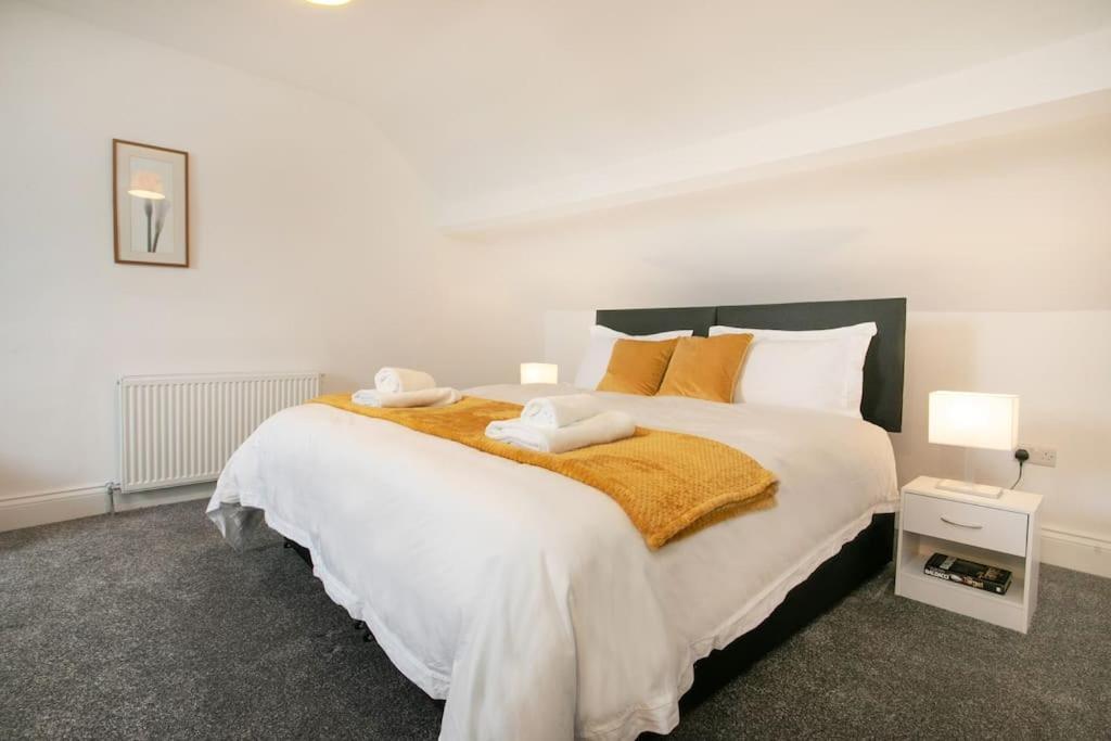 הוילה Cudworth House, Barnsley For Contractors & Families, Free Parking, High Speed Wifi Etc מראה חיצוני תמונה