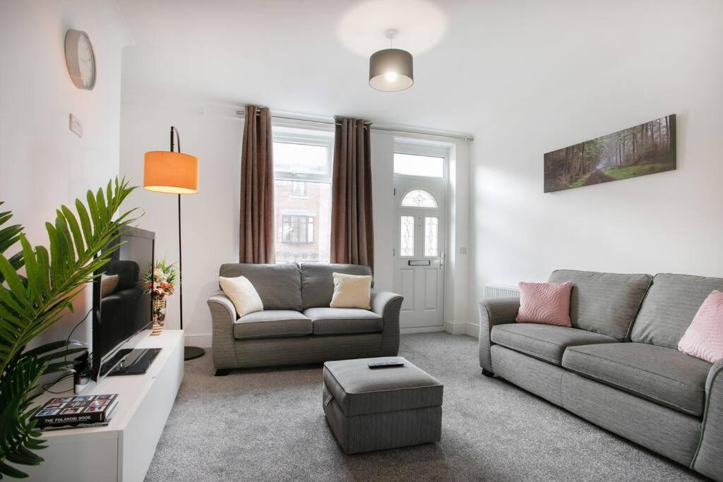 הוילה Cudworth House, Barnsley For Contractors & Families, Free Parking, High Speed Wifi Etc מראה חיצוני תמונה