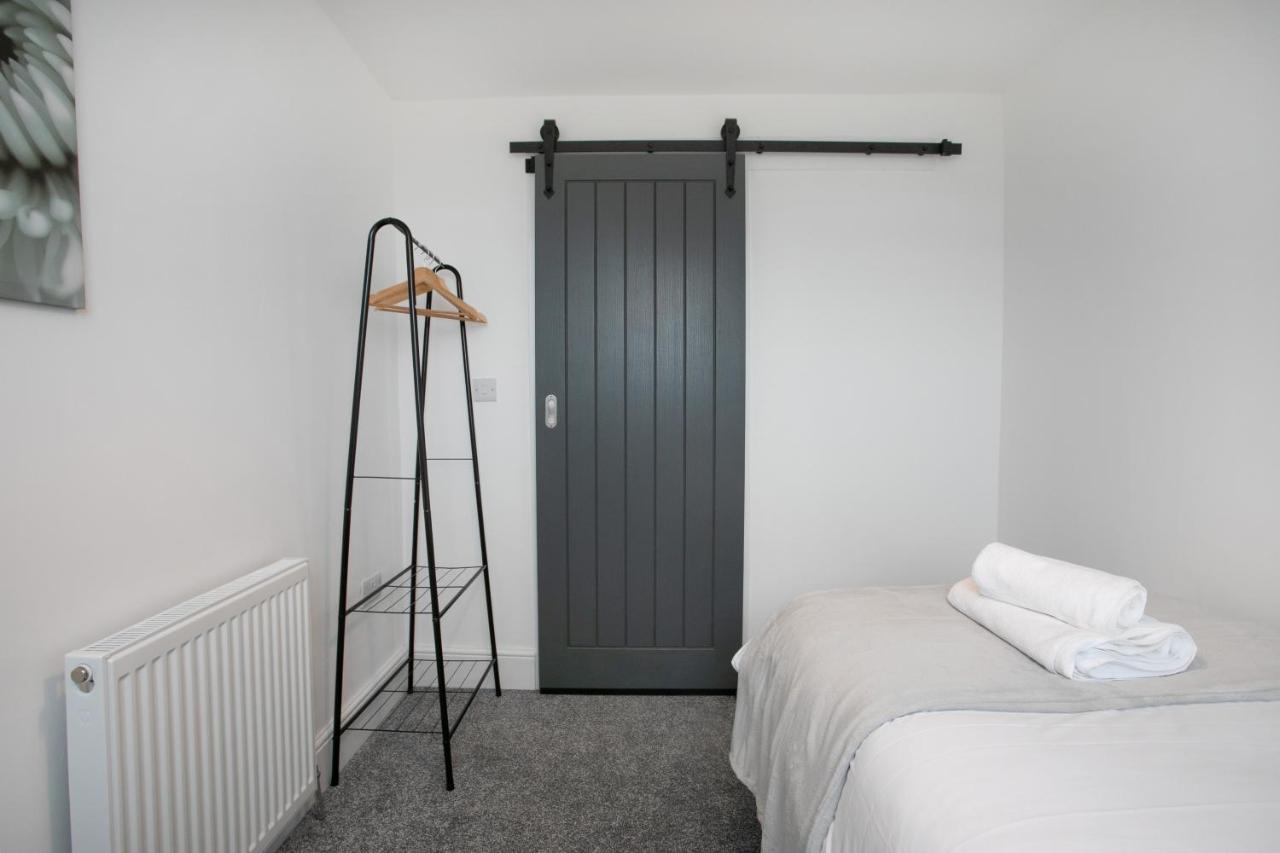 הוילה Cudworth House, Barnsley For Contractors & Families, Free Parking, High Speed Wifi Etc מראה חיצוני תמונה