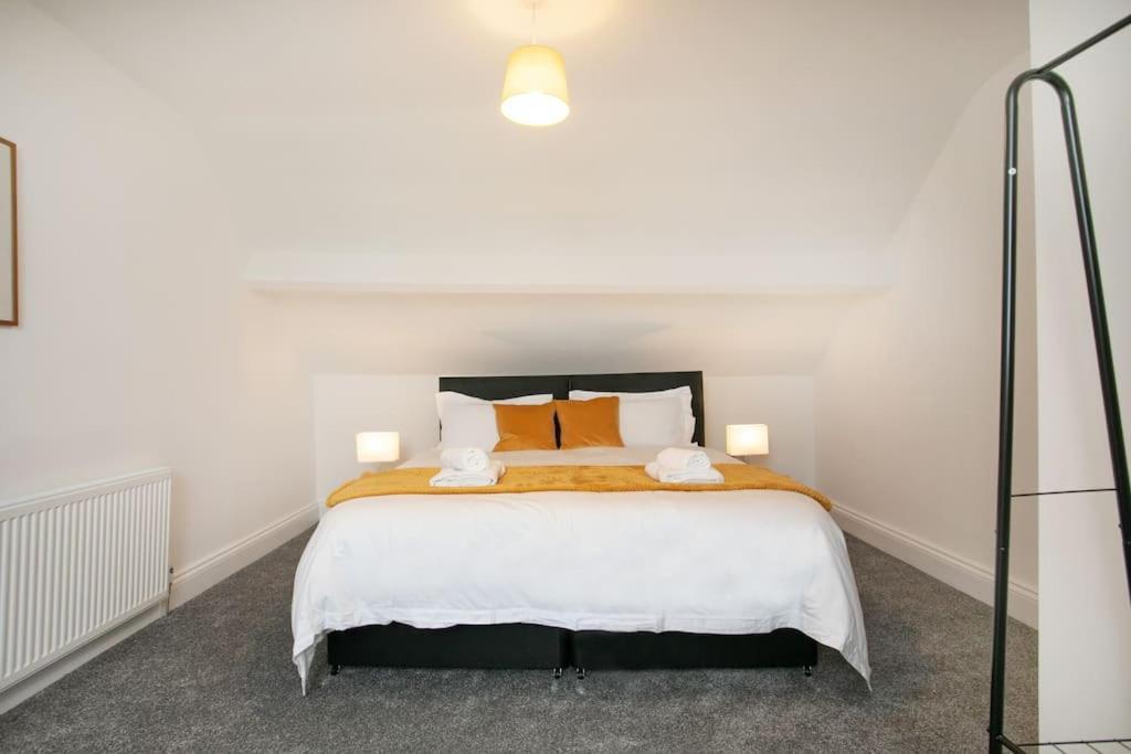 הוילה Cudworth House, Barnsley For Contractors & Families, Free Parking, High Speed Wifi Etc מראה חיצוני תמונה