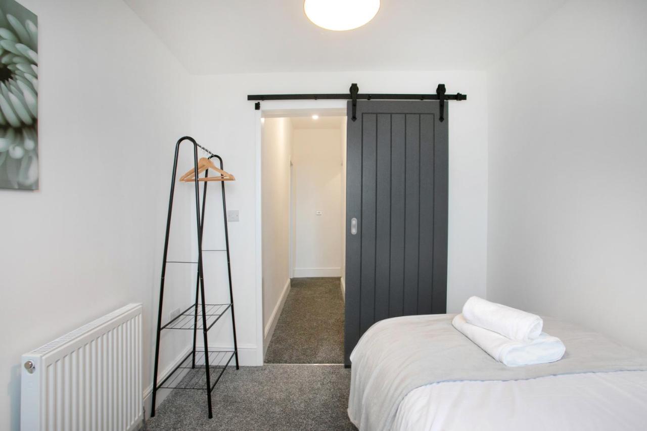 הוילה Cudworth House, Barnsley For Contractors & Families, Free Parking, High Speed Wifi Etc מראה חיצוני תמונה